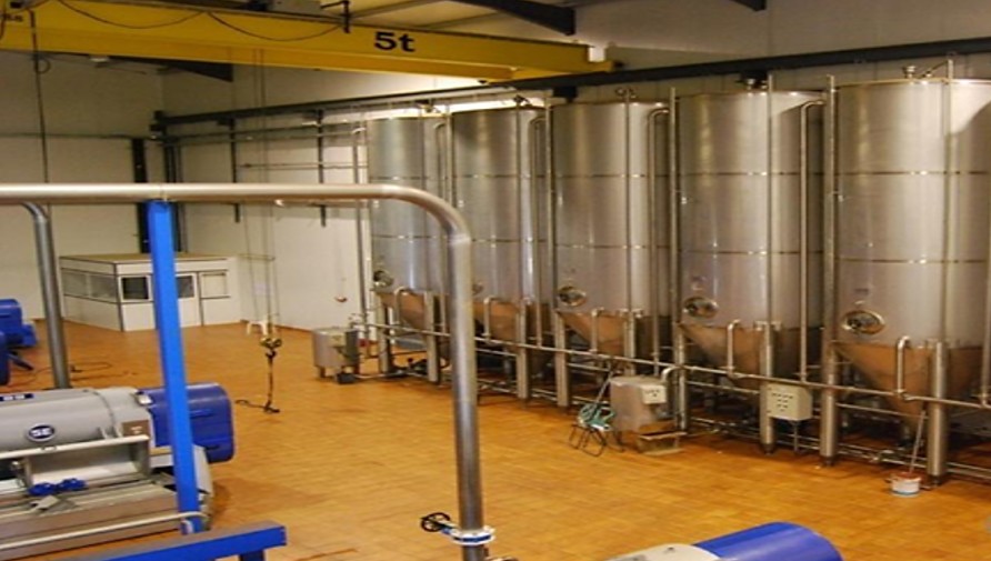 Σύγχρονες δεξαμενές αποθήκευσης ελαιόλαδου